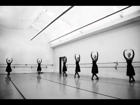 Видео: Экзерсис у станка по дисциплине "Народно-сценический танец", 3 курс