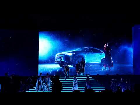 Видео: Полина Гагарина - 06 Безотносительно + Меланхолия (припев и гитарное соло) (Казань 20.05.2023)