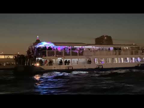 Видео: РАЗВОД МОСТОВ с воды | Санкт- Петербург