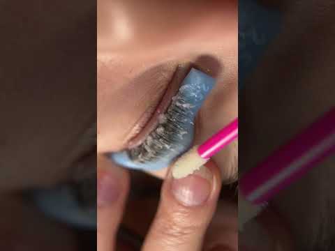 Видео: Ламинирование ресниц подростку на составах туки и валиках Vinog