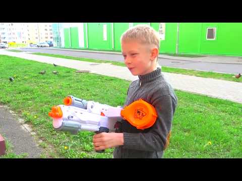 Видео: НЕ ПОДЕЛИЛИ ЗАРЯДКУ. НЕРФ БИТВА. БРОС ШОУ