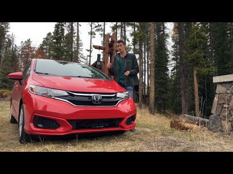 Видео: Honda Fit 2018 года — это мини-минивэн, и это хорошо! — Обзор TheDriveGuyde