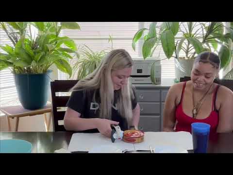 Видео: Вызов Surstromming Stinky Fish в США!