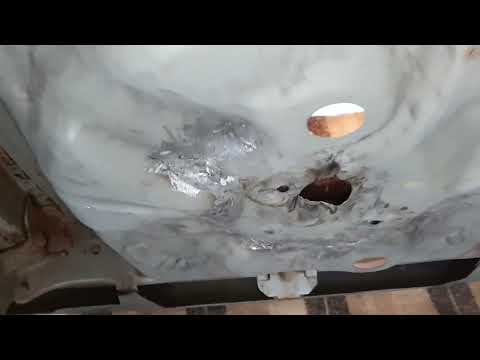 Видео: Tayota Yaris. Сварка трещин, обработка днища.