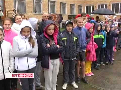 Видео: 2014-09-29 г. Брест. Спортивное мероприятие в СШ №12. Телекомпания  Буг-ТВ.