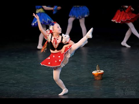 Видео: "На полянке", ансамбль "Ритмы детства". "On the meadow", the ensemble "Rhythms of childhood".