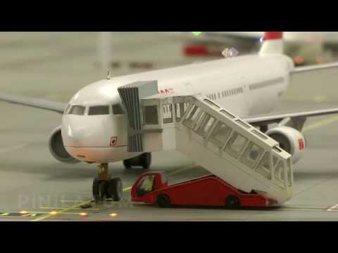 Видео: Миниатюрный аэропорт – Отправьтесь в путешествие по самому большому в мире железнодорожному макету.