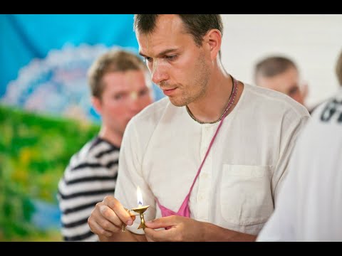 Видео: Юкта-Вайрагья - ответ слуге Ачьютатмы, как лже-кришнаиты "кидают" людей, о храме Кришны в Москве