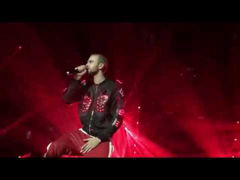 Видео: Макс Барских в красной лазерной куртке УНИКАЛЬНОЕ ВЫСТУПЛЕНИЕ "ОТПУСТИ" Stereo Plaza 4.11.2016