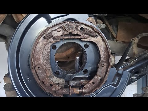 Видео: Toyota avensis замена защиты тормозного диска.