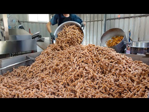 Видео: 18 тонн ежемесячно! Изготовление скрученных рулетов из жареного теста в масштабе - тайваньская еда