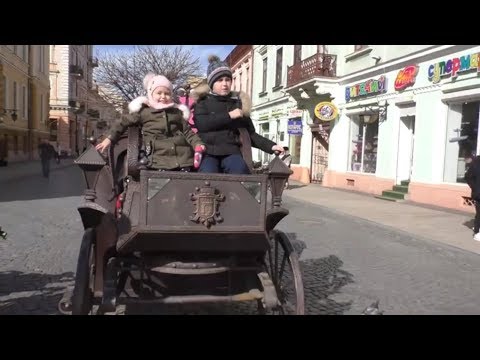 Видео: ЧЕРНОВЦЫ Прогулка по улице Ольги Кобылянской кованая карета румынская кухня