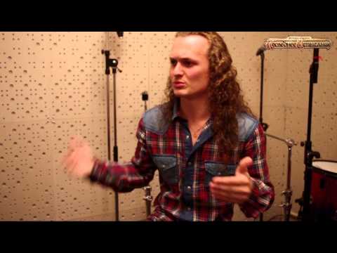 Видео: Вокалист "Эпидемии" Евгений Егоров поет арию "Отречение Чародея" и дает интервью
