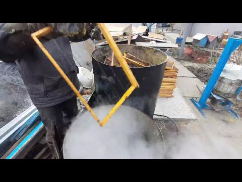 Видео: Вытопка воска с рамок на промышленной пасеке 150грамм с рамки