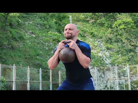 Видео: Тренировка с Гирей 24кг на свежем воздухе