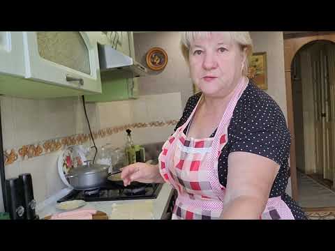 Видео: Сосиски в тесте. Тушеная картошка с курицей. Жареная рыба.