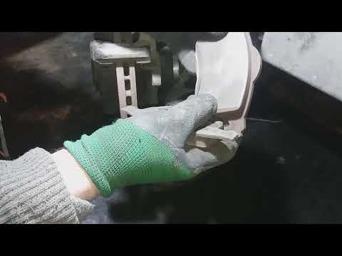 Видео: Замена тормозных колодок на Форд Галакси, Шаран, Сеат.95 - 97г.