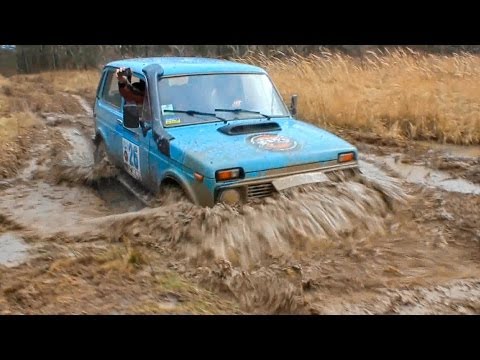 Видео: Нива vs Suzuki Samurai vs Уаз vs Уаз Буханка Off Roading 4х4