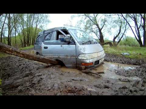 Видео: Toyota Town Ace по бездорожью на грязевой резине