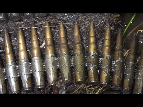 Видео: Невероятные находки в болоте. Раскопки в болоте 4к  // Юрий Гагарин