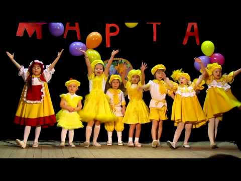 Видео: Eva 2y.o Веселые цыплята ансамбль "Почемучки"