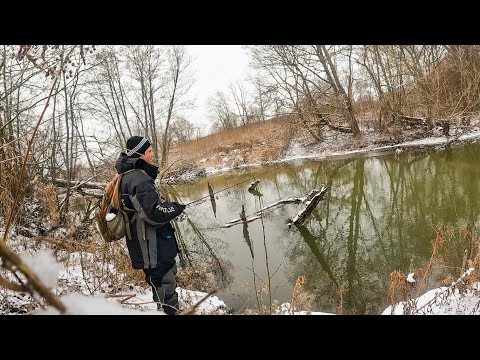 Видео: ЗАБРАЛСЯ на ДИКУЮ МИКРО РЕЧКУ! ОТКРЫТИЕ СЕЗОНА! Рыбалка на спиннинг в марте 2025