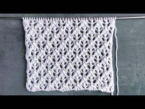 Видео: Мелкий ажурный узор спицами для вязания палантинов,  джемперов