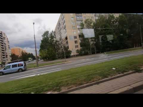 Видео: У автобуса на ходу лопнуло колесо