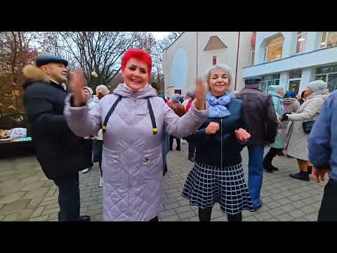 Видео: 9.11.25г... "Любовь Бывает Разная"... звучит на Танцполе в Гомельском парке... 