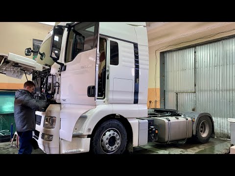 Видео: МЕНЯЕМ ЛОБОВОЕ / последние проблемы нового MAN TGX...!