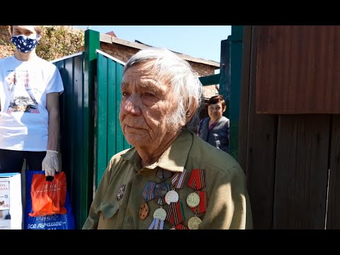 Видео: Победы маленький оркестр: поздравление ветеранов в Рубцовске