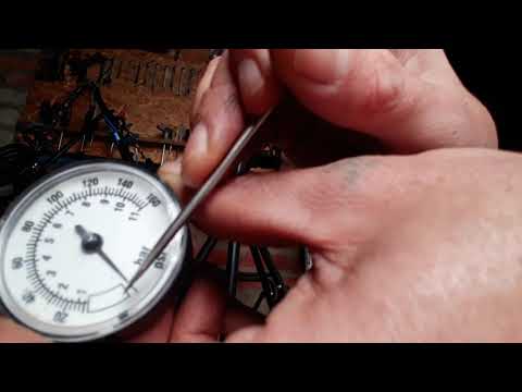 Видео: Ремонт монометра напольного велонасоса
