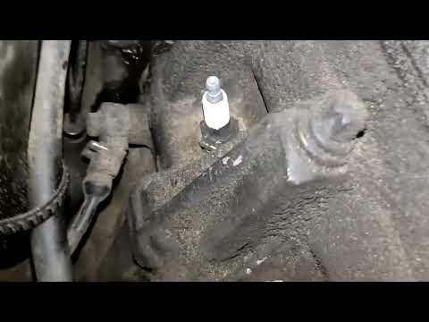 Видео: Не откручивается свеча зажигания на ВАЗ -2114-2115.Несколько минут мучений