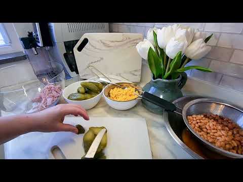 Видео: САЛАТ ЗА ПЯТЬ МИНУТ С ФАСОЛЬЮ И КОЛБАСОЙ !!