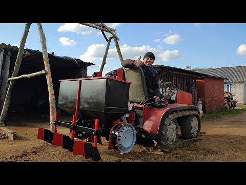 Видео: Самодельная картофелясажалка на гусеничный минитрактор.