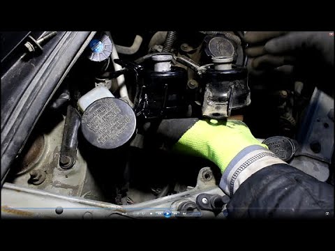 Видео: Замена подушки двигателя 1KR FE со стороны ГРМ на Toyota Passo 1,0 Тойота Пассо 2009 года