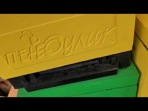 Видео: Сделал задвижку на пластиковое дно на пеноулик.