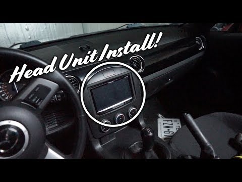 Видео: Установка головного устройства в мой NC Miata