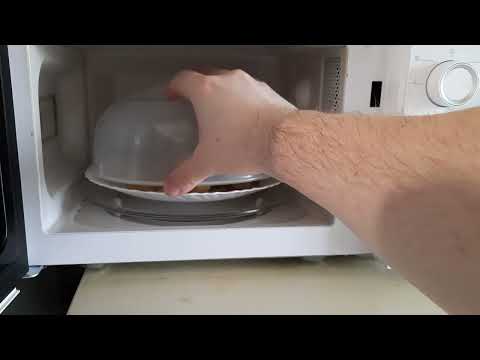 Видео: Как разогреть еду в микроволновке.