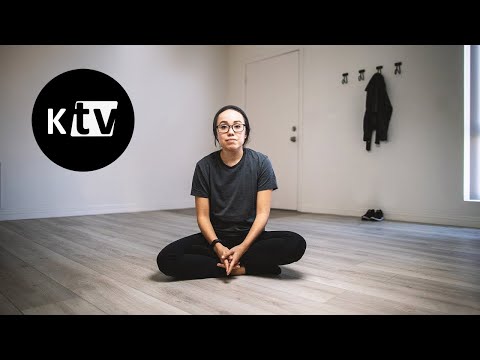 Видео: Девушка пробует минимализм: как избавиться от лишней одежды и косметики | Мэтт Давелла на русском