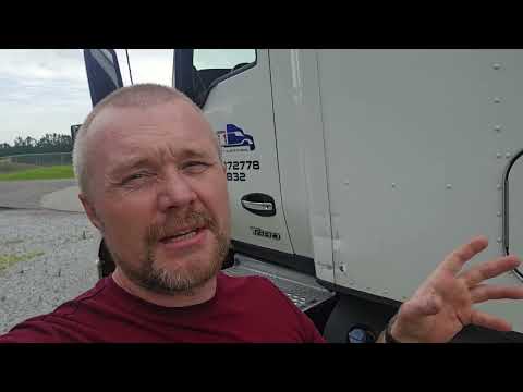 Видео: Первый инцидент за 3 года работы трак драйвером в Америке