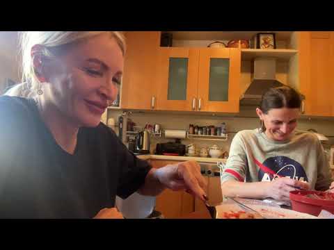 Видео: ✔️Деменция и Мы. Мамины фантазии под борщ.