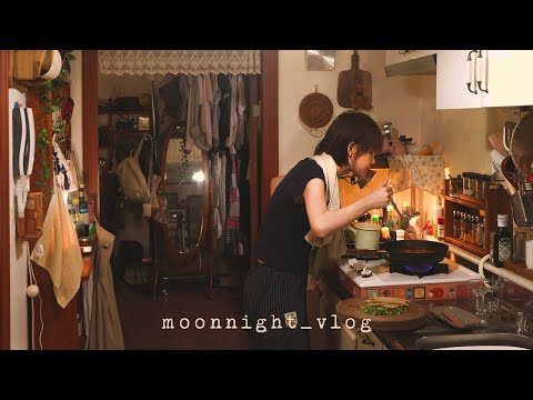 Видео: День корейца. ттокпокки, острый Buldak рамён с сыром🥘 и яблочный сэндвич | Сеул, Manhole Coffee