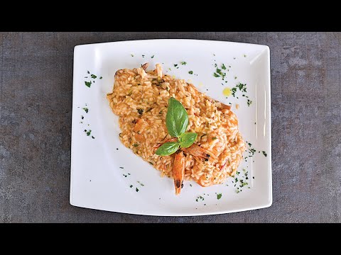 Видео: РИЗОТО С МОРСКИ ДАРОВЕ || Марко Лукиари