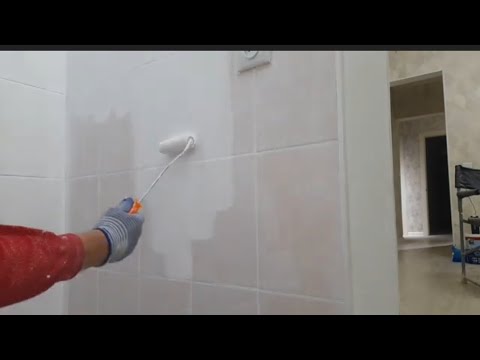 Видео: ВОТ КАКОЙ КРАСКОЙ МОЖНО ПОКРАСИТЬ КАФЕЛЬНУЮ ПЛИТКУ НА СТЕНЕ.