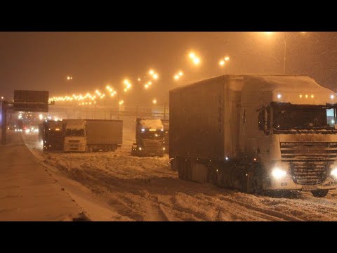 Видео: ДОРОЖНИКИ ВЫ ГДЕ?😡/СИЛЬНЫЙ СНЕГОПАД НА ТРАССЕ/ДТП #гололёд #снегопад