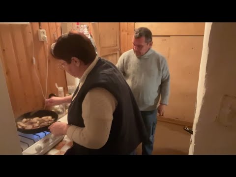 Видео: НАКОНЕЦ-ТО НА ДАЧЕ! ХОЛОДИНА. ПОРА ВАЛЕНКИ ДОСТАВАТЬ!