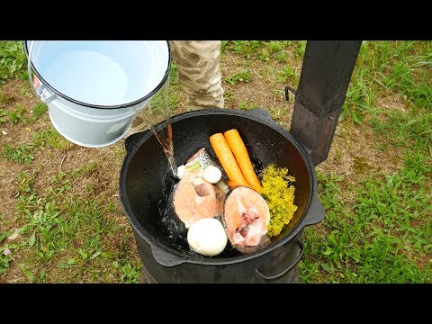 Видео: УХА ИЗ КРАСНОЙ РЫБЫ/ФИНСКАЯ УХА В КАЗАНЕ НА КОСТРЕ