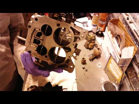 Видео: Quadrajet Rochester Вторичный не работает, НЕТ ПИТАНИЯ