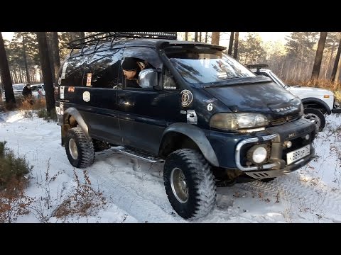 Видео: Внедорожники против крутой горки зимой